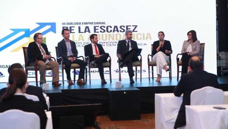Empresarios, ponentes y emprendedores de Guatemala, El Salvador y Honduras celebraron el III Diálogo Empresarial 2022, “De la escasez a la abundancia. El reto de la innovación tecnológica en Centroamérica”. (Foto Prensa Libre).
