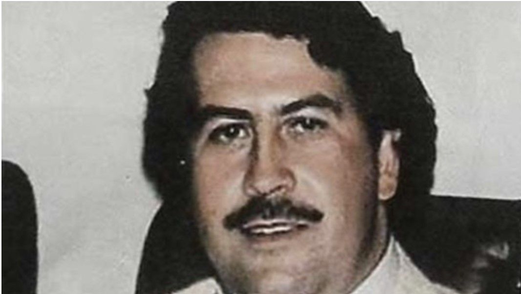 Pablo Escobar: el “unicornio”, canchas, viviendas y otros excéntricos regalos que el narco hacía para Navidad