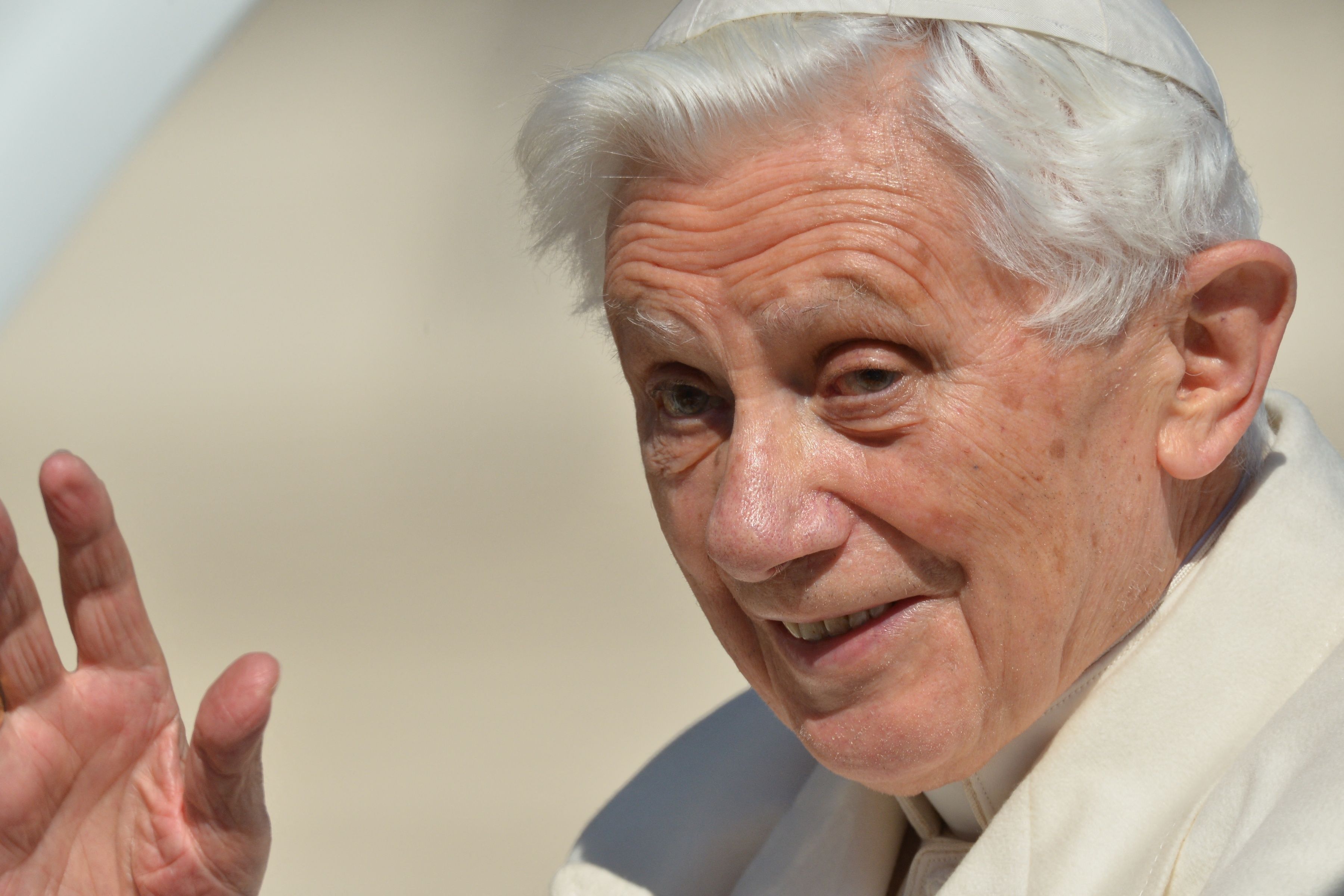 Benedicto XVI se convirtió en el primer papa que dimitió a su cargo en la Iglesia Católica. (Foto Prensa Libre: AFP)