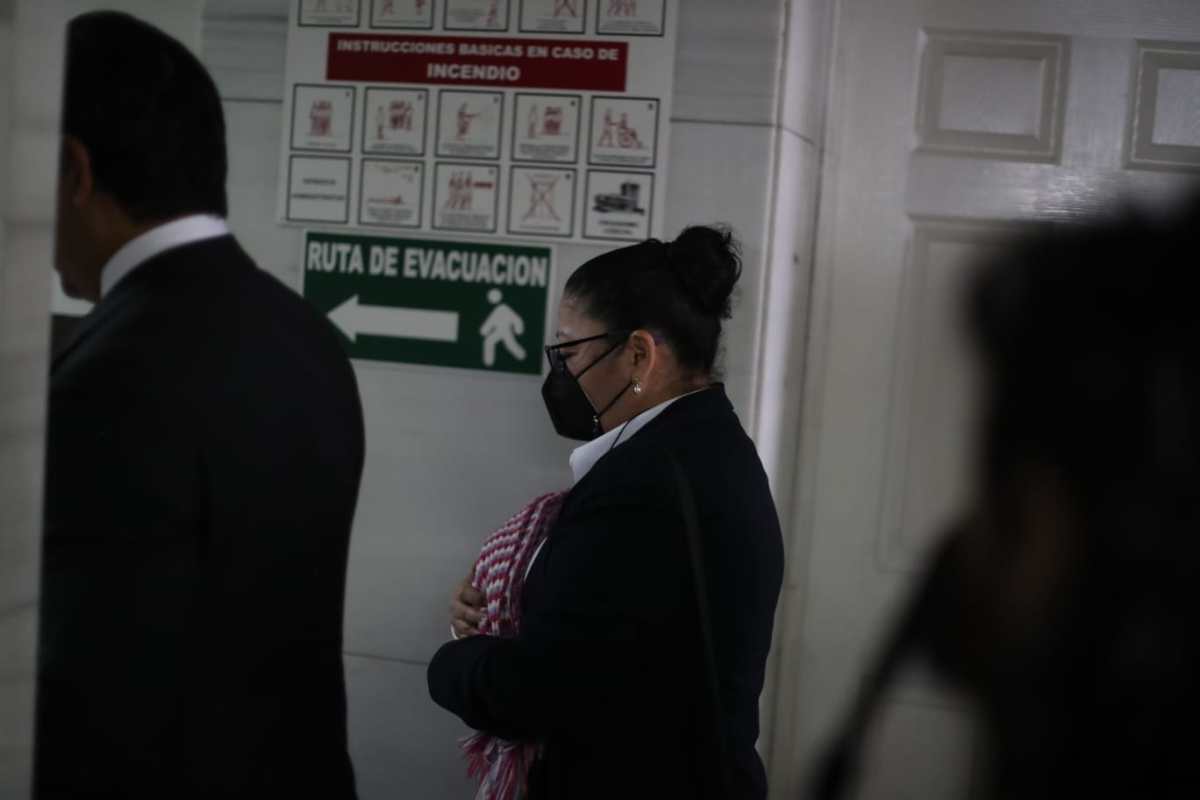 Flora Silva, exdirectora financiera de elPeriódico, acepta cargos y juez la sentencia a prisión y al pago de una multa