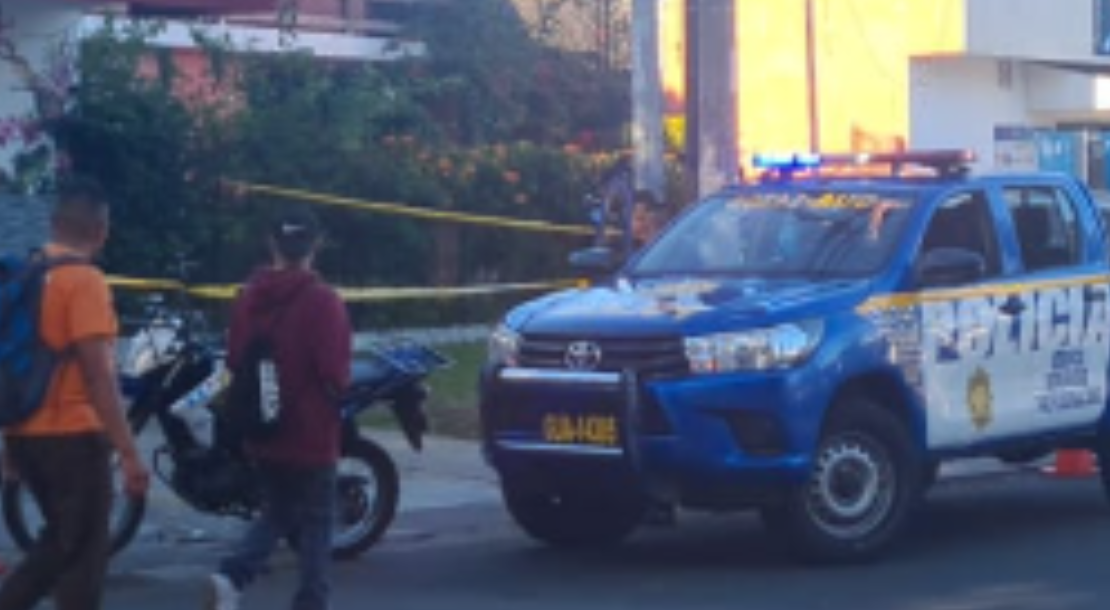 Cómo unas manchas de sangre llevaron al hallazgo de los cadáveres de dos adultos y una niña en una tienda en la zona 11