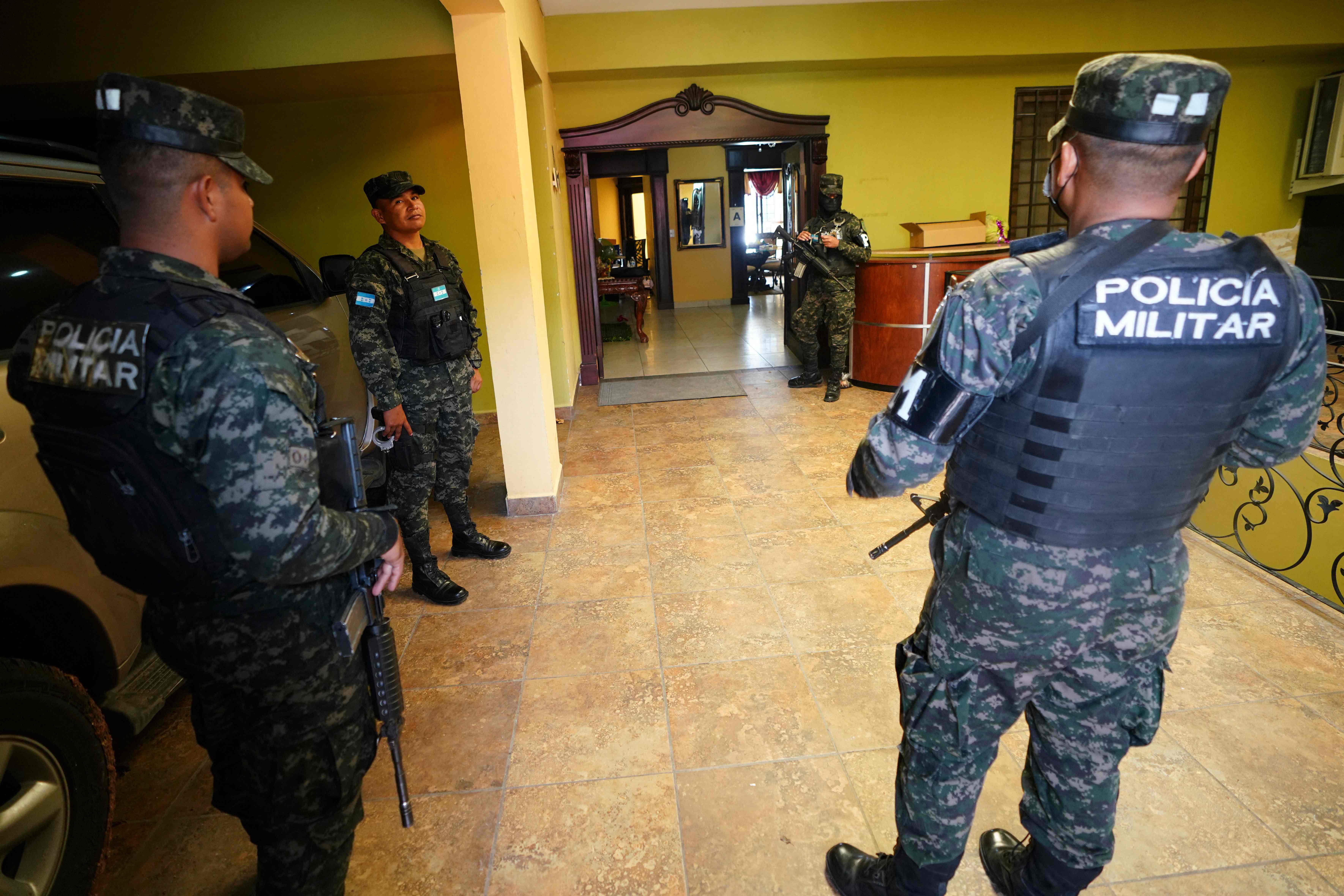 Las fuerzas de seguridad de Honduras efectuaron operativos antinarcóticos en zonas estratégicas para el narcotráfico. (Foto Prensa Libre: AFP)