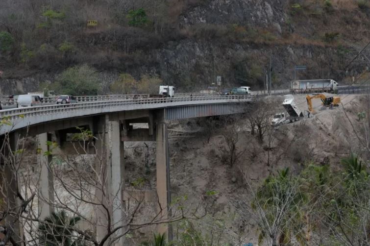 El gobierno erogó más de Q2 mil 800 millones en obras de infraestructura. (Foto Prensa Libre: Hemeroteca PL)
