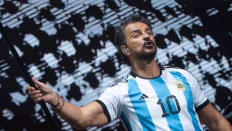 Ricardo Arjona celebró el triunfo de Argentina frente a Francia en el Mundial de Qatar 2022. (Foto Prensa Libre: Instagram Ricardo Arjona).