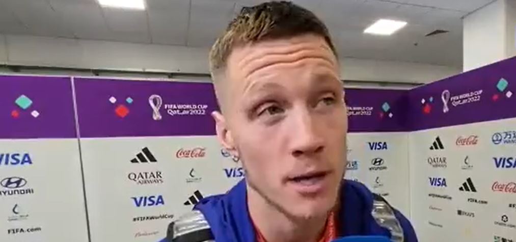 Wout Weghorst durante una entrevista al final del partido entre Países Bajos y Argentina. (Foto Prensa Libre: Captura)