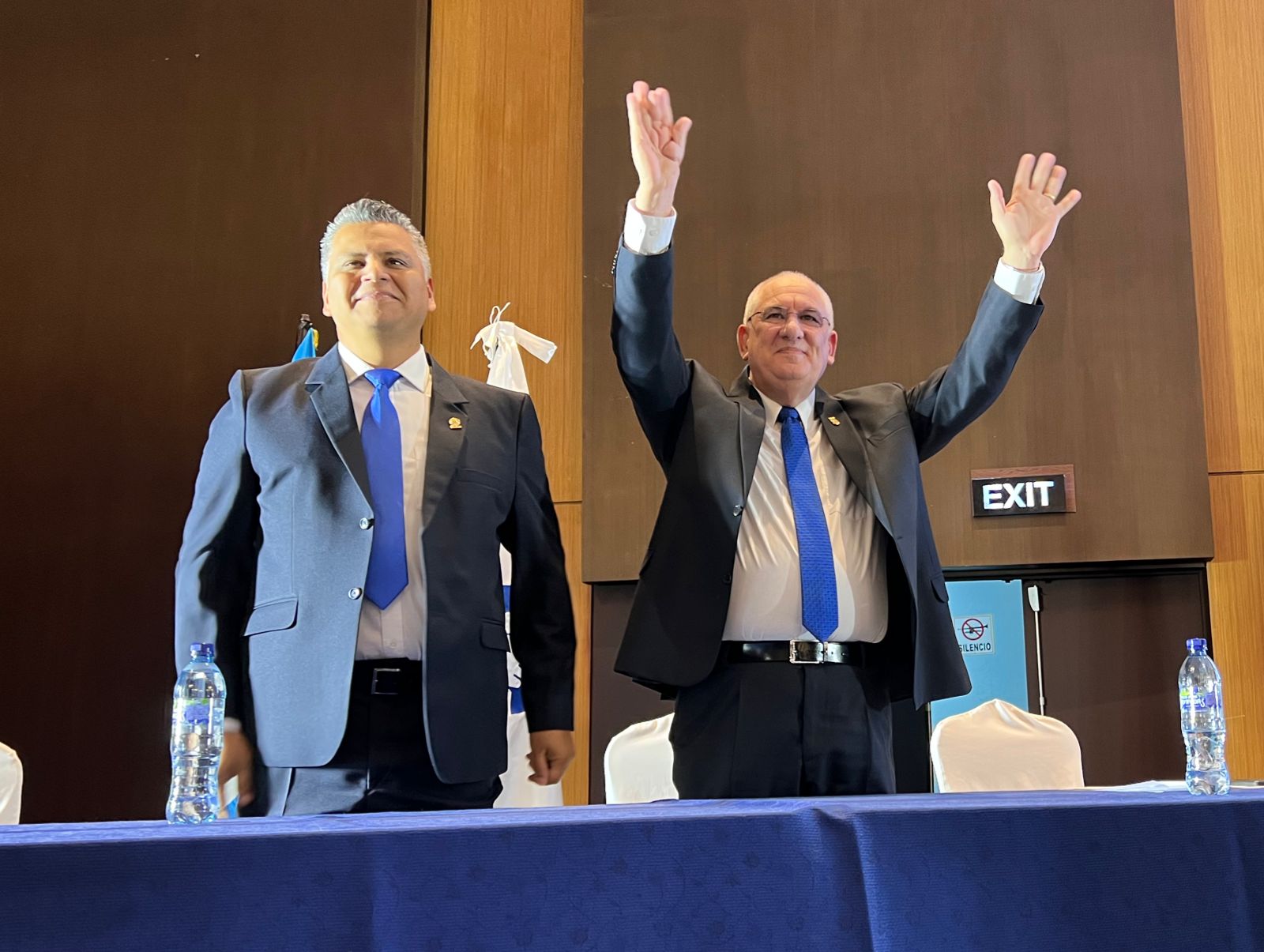 Farchi y Zaldaña fueron proclamados como binomio presidencial del partido Azul. (Foto Prensa Libre: Fernando Cabrera)