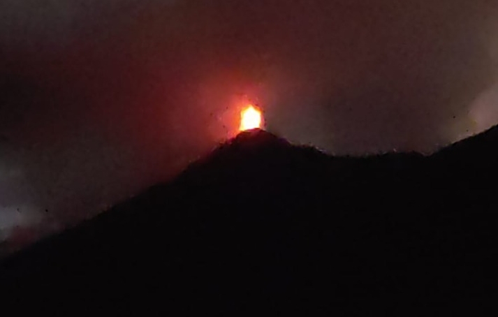 Autoridades monitorean actividad ante explosiones en el volcán de Fuego