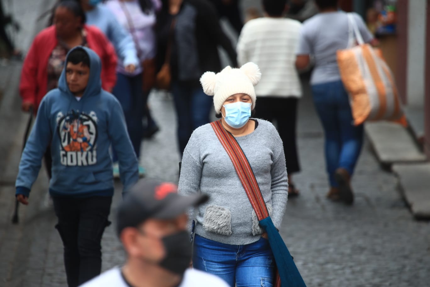 Los guatemaltecos experimentarán más frío en las próximas horas, según pronósticos del Insivumeh. (Foto Prensa Libre: Carlos Hernández Ovalle)