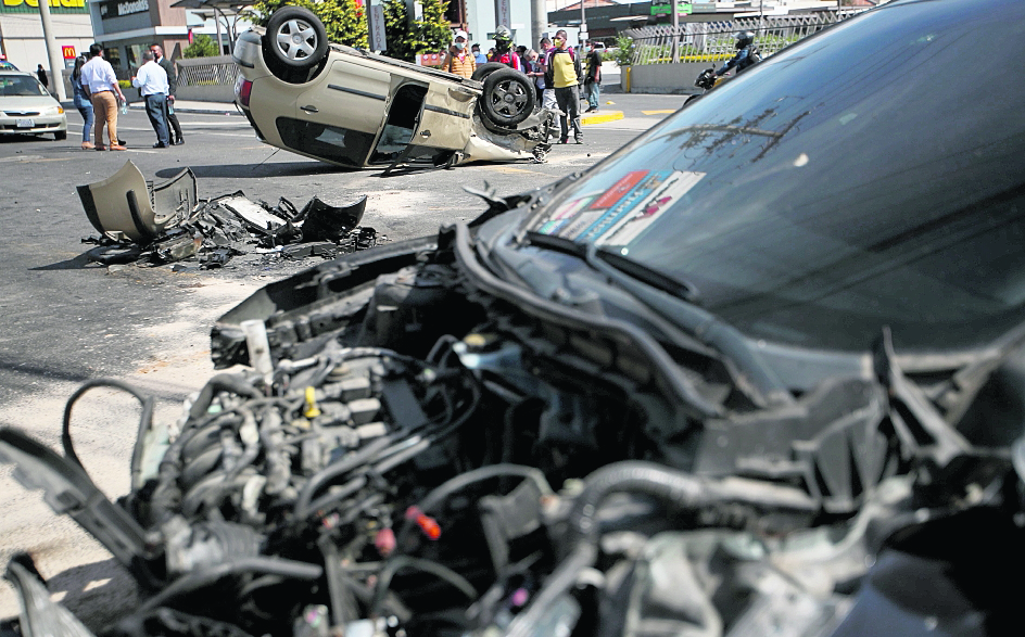 Los accidentes de tránsito van en aumento, y con ello la atención a víctimas de estos hechos en los hospitales de la red pública. (Foto Prensa Libre: Hemeroteca PL)