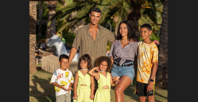 Cristiano Ronaldo junto a Georgina Rodríguez y sus hijos. (Foto Prensa Libre: Instagram @georginagio)