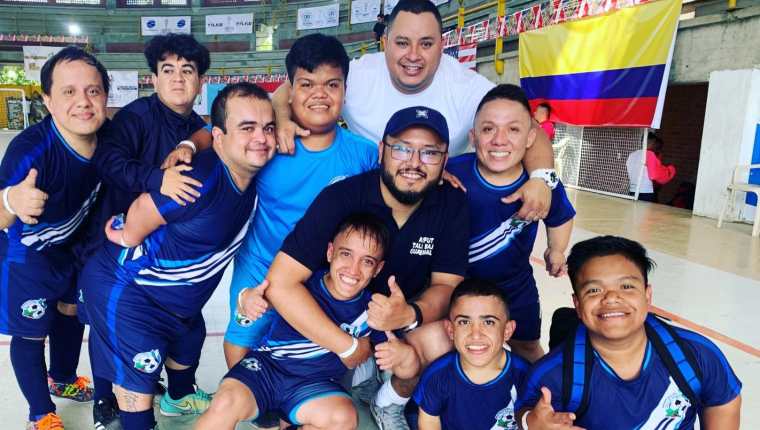 La Selección de Talla Baja de Guatemala jugará por el título contra Paraguay en el torneo amistoso en Colombia. (Foto cortesía Selección de Talla Baja de Guatemala).