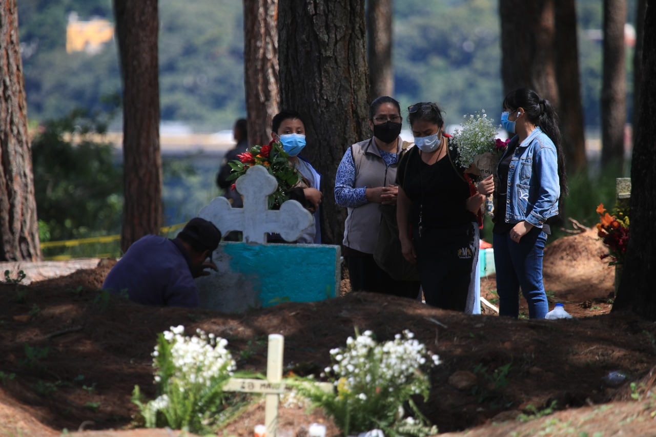 Guatemala cierra el 2022 con una cifra total de 20 mil fallecidos desde que inició la pandemia en marzo de 2020. (Foto Prensa Libre: Carlos Hernández Ovalle)