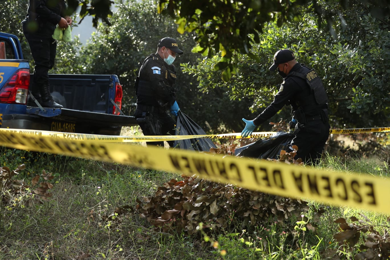 El Inacif deberá establecer si el cadáver hallado en un sector boscoso de San Miguel Petapa corresponde al de la joven desaparecida. (Foto Prensa Libre: Esbin García)