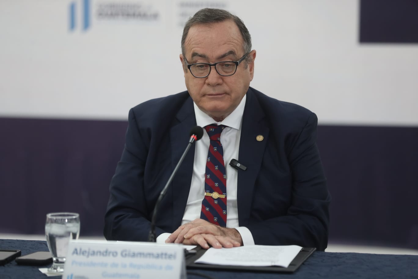 El presidente Alejandro Giammattei habló una vez más sobre su estado de salud, luego de los rumores de que se sometió a un supuesto trasplante. (Foto Prensa Libre: Juan Diego González)