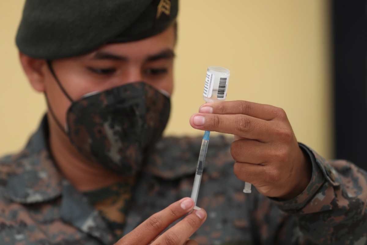 Salud detalla cuánto ha aumentado la positividad de covid-19 en ciudad de Guatemala e informa sobre el vencimiento de 13 mil dosis de vacunas