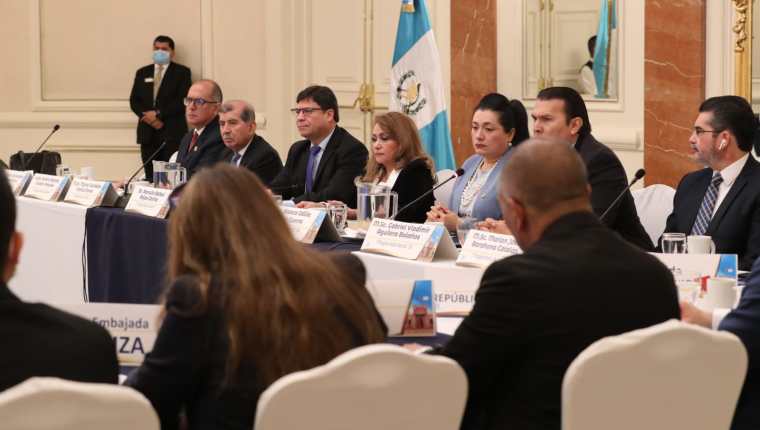Los magistrados del TSE se reunieron con representantes del cuerpo diplomático acreditado en el país, para analizar aspectos del próximo evento electoral. (Foto Prensa Libre: Élmer Vargas)
