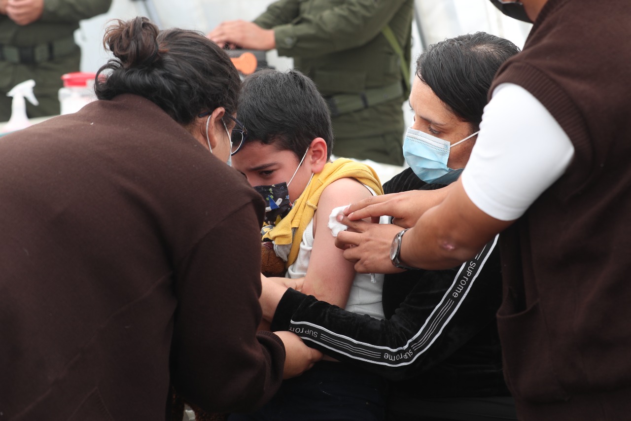 La vacuna contra el covid-19 se convertirá en parte del esquema nacional de vacunación, puesto que el virus será endémico, según Salud. (Foto Prensa Libre: Roberto López)