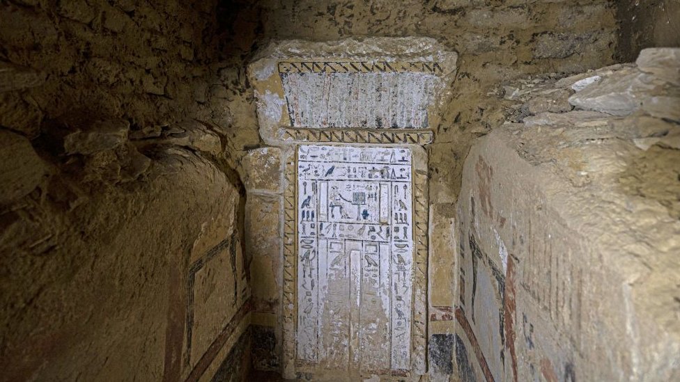 Cuatro tumbas fueron descubiertas en el sitio arqueológico de Saqqara, al sur de El Cairo.
