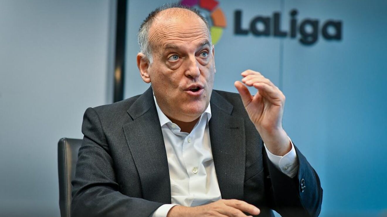El presidente de LaLiga justificó el trabajo de los árbitros quienes han sido criticados en varios juegos. (Foto Prensa Libre: LaLiga)