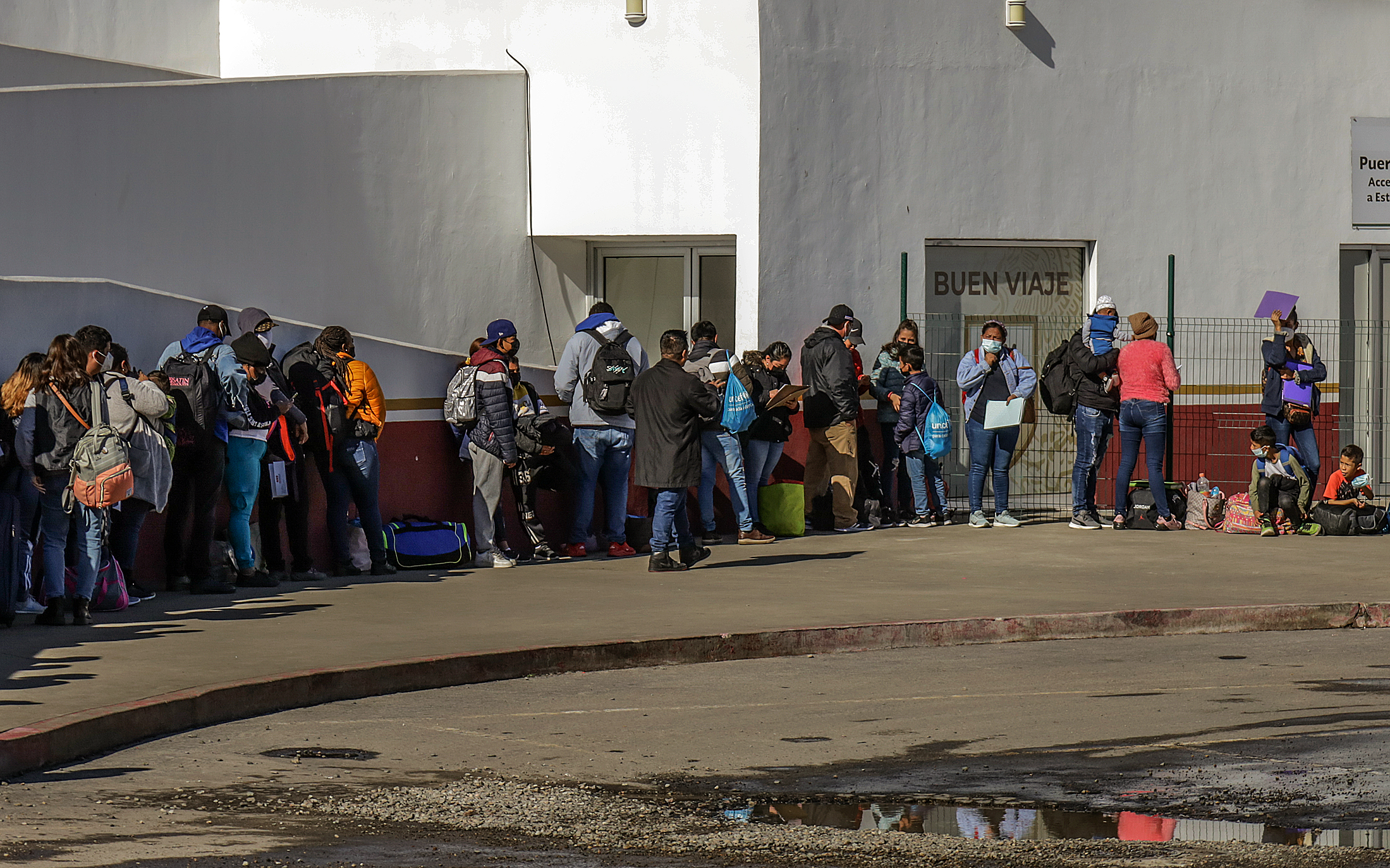 el Servicio de Ciudadanía e Inmigración (USCIS), indicó que los solicitantes de asilo a EE.UU. pueden pedir en línea un permiso especial de trabajo que tiene "vigencia inmediata". (Foto Prensa Libre: EFE)