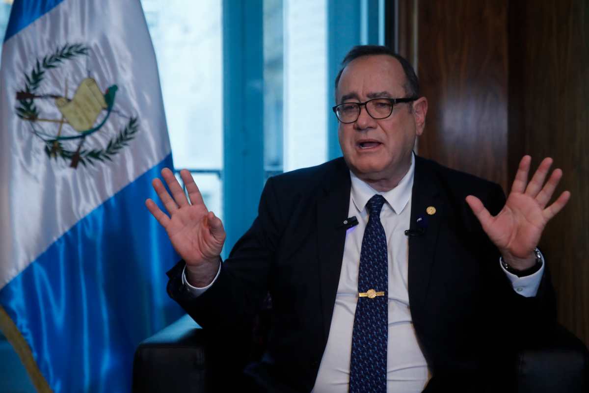 Giammattei llama “guerrillero y traficante” al presidente colombiano Gustavo Petro, pero dice que las diferencias deben ser resueltas por vía diplomática