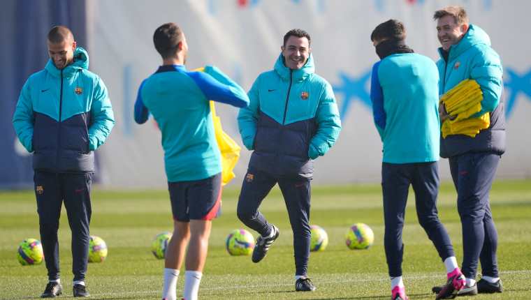 Xavi Hernández, técnico de Barcelona, mantiene al club al frente de la clasificación de la Liga española. (Foto Prensa Libre: EFE).