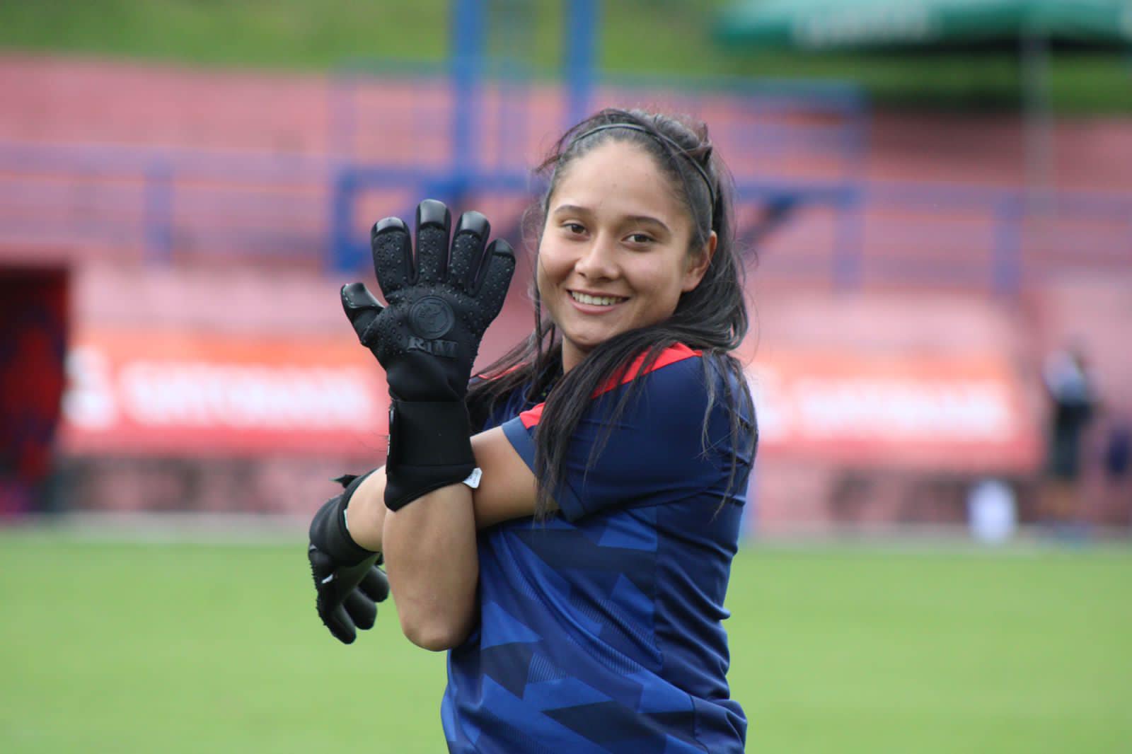 Jaqueline Jolón, guardameta de Guatemala y de Municipal se graduó como PNC. Foto Prensa Libre (CSD Municipal Femenil)