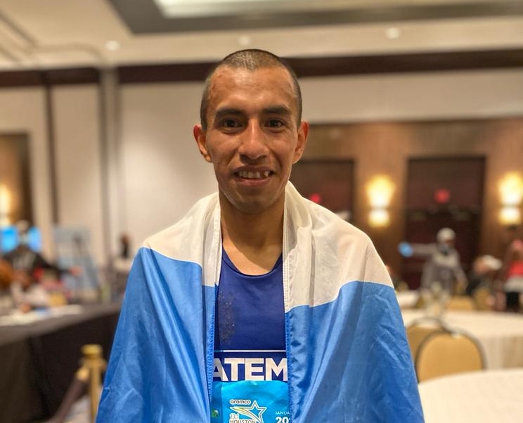 Alberto González impone récord nacional en su participación en la Media Maratón de Houston 2023