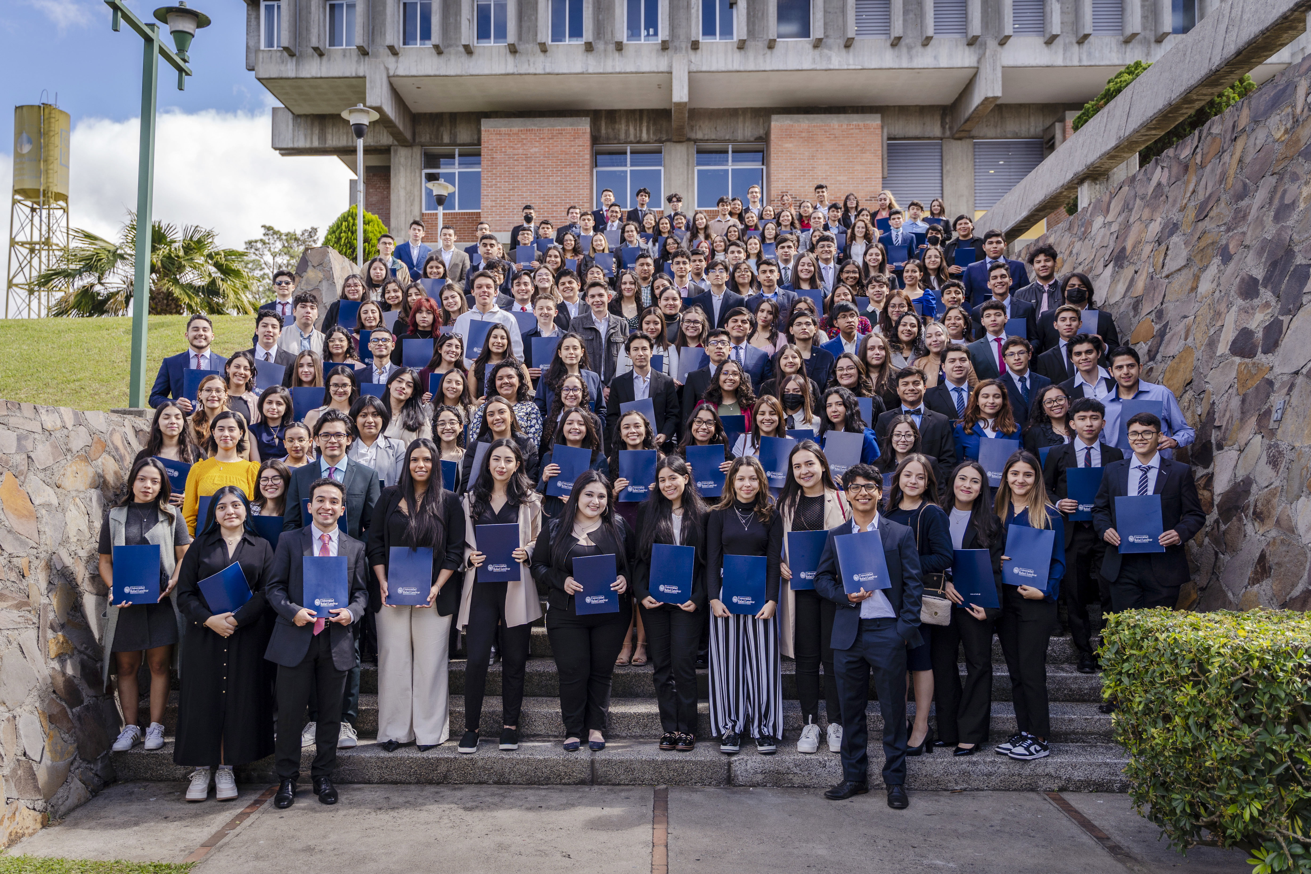 Becas universitarias para jóvenes lideres