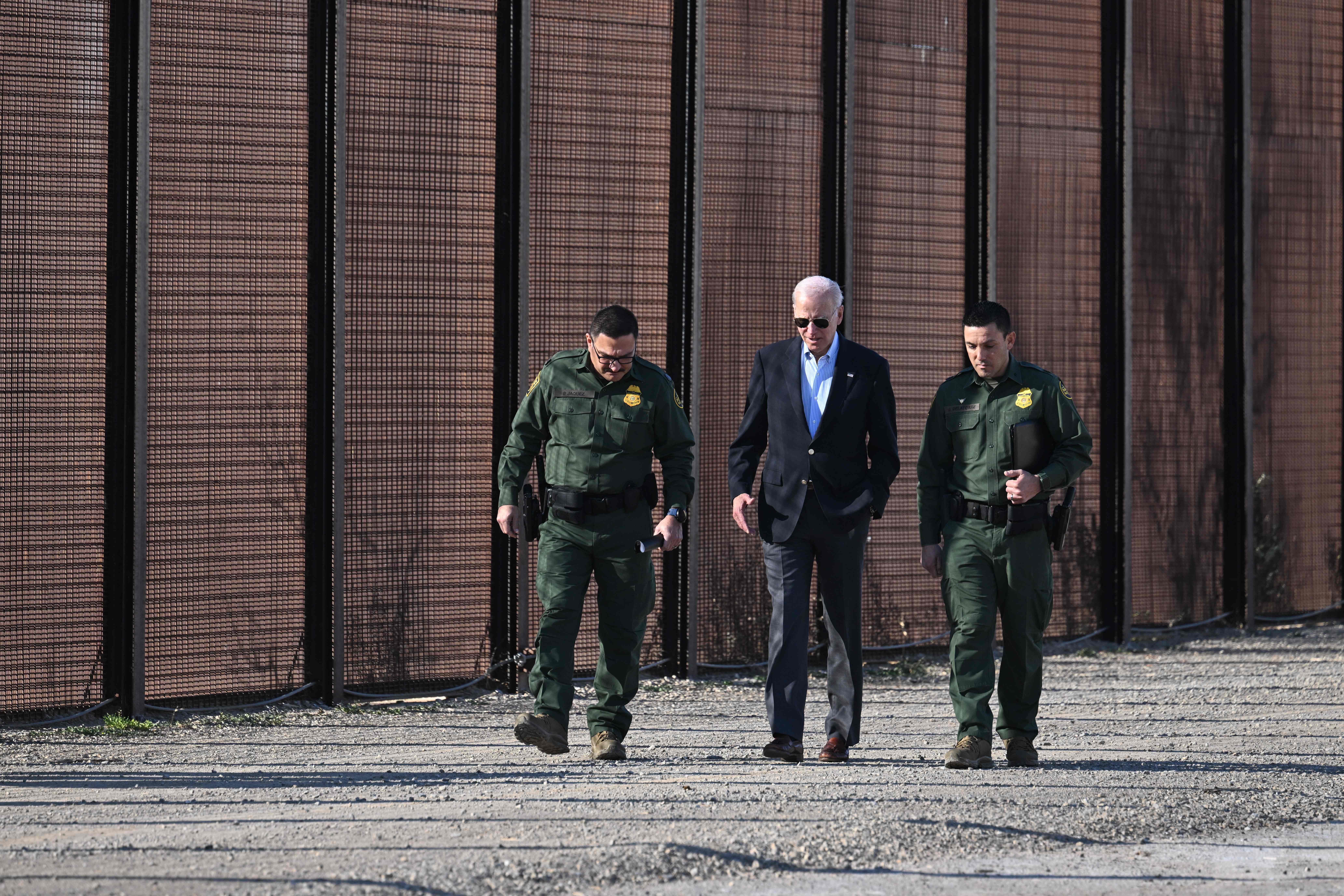 El presidente de los Estados Unidos, Joe Biden, visitó la frontera entre Estados Unidos y México en El Paso, Texas, el 8 de enero de 2023. (Foto Prensa Libre: AFP).