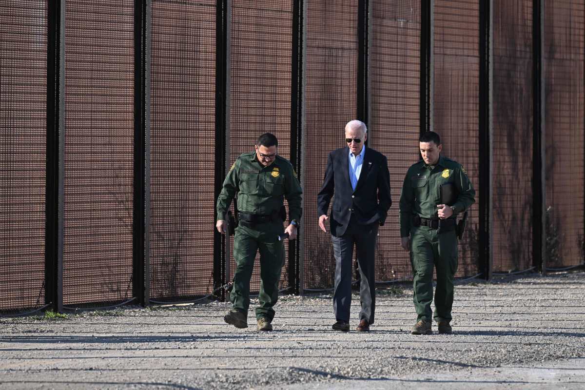 Biden visita por primera vez la frontera en medio de críticas a su gestión