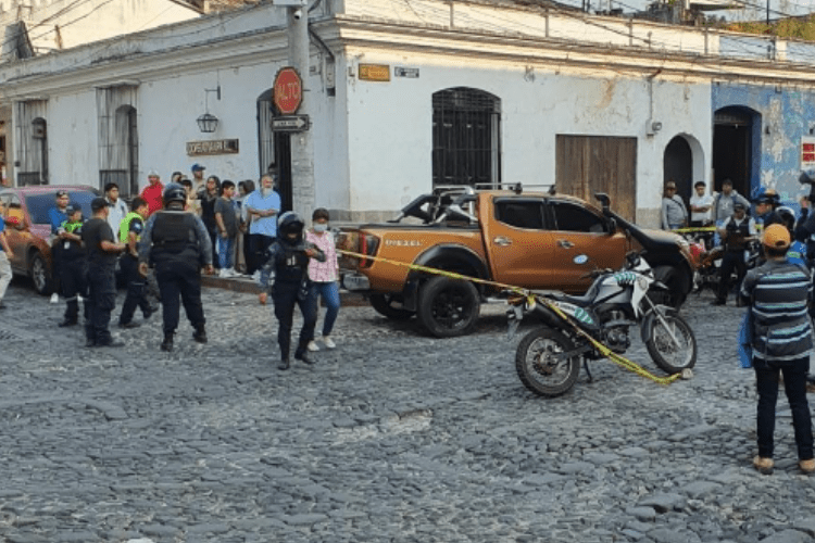 Les dispararon desde una moto: los detalles de la investigación del ataque armado contra ocupantes de un picop en la ruta a Antigua Guatemala