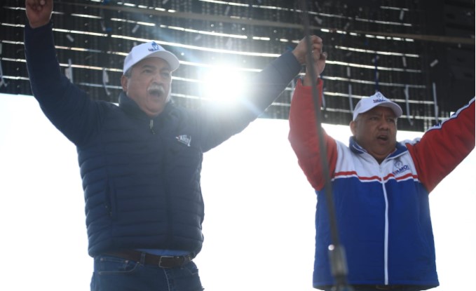 Manuel Conde (izquierda), y Luis Suárez, binomio presidencial de Vamos. (Foto Prensa Libre: Carlos Hernández)