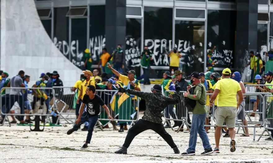 Bolsonaristas toma sedes estatales en Brasil. (Foto Prensa Libre: EFE)