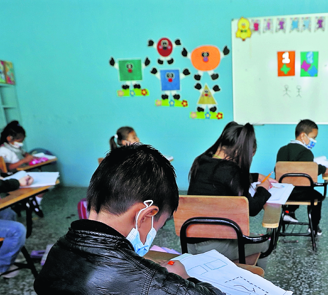 El Ministerio de Salud estableció el 6 de enero como el inicio del ciclo escolar presencial para los colegios. (Foto Prensa Libre: Hemeroteca PL)