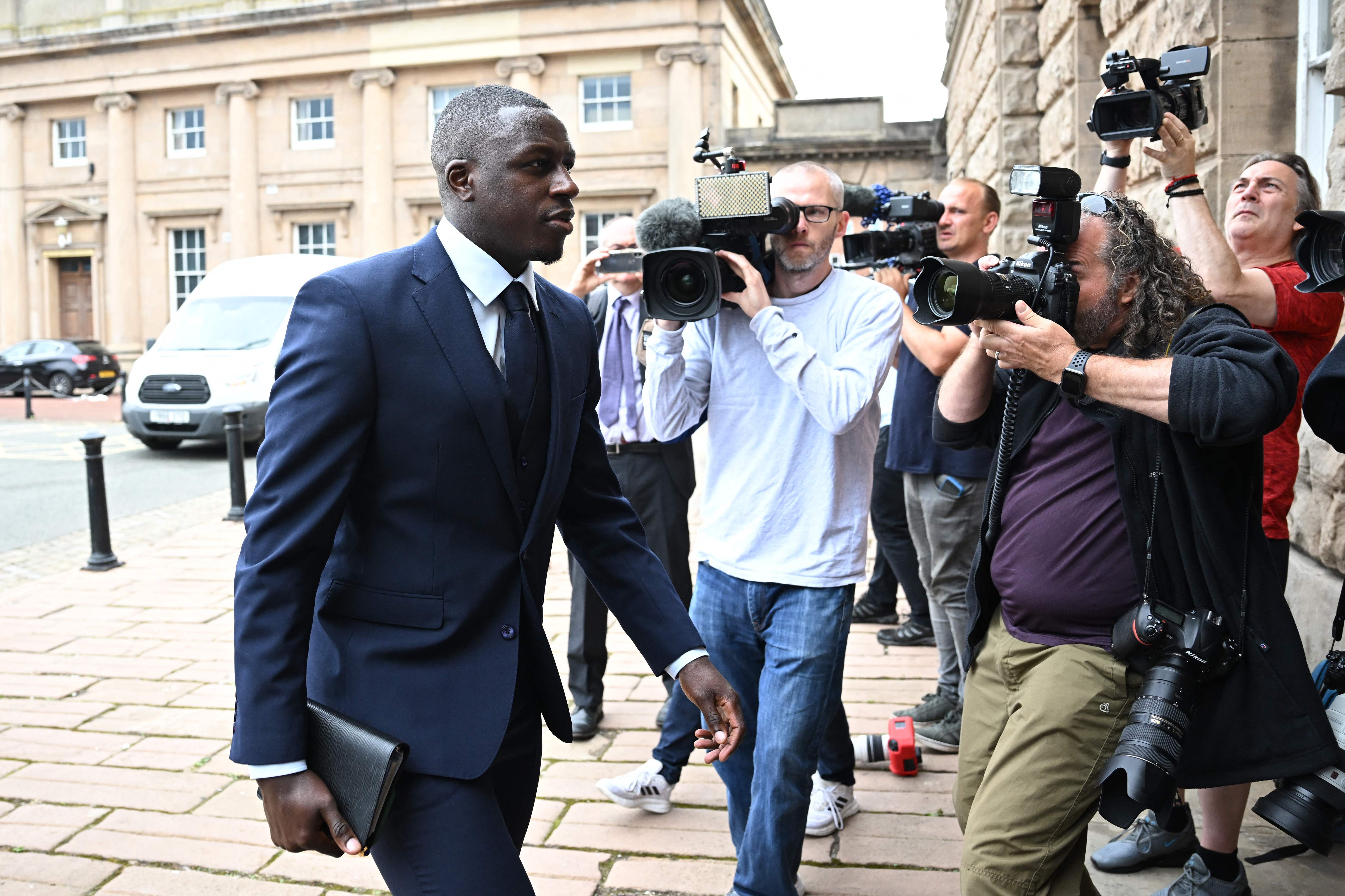 Mendy, absuelto de seis cargos de violación pero volverá a ser juzgado por un séptimo