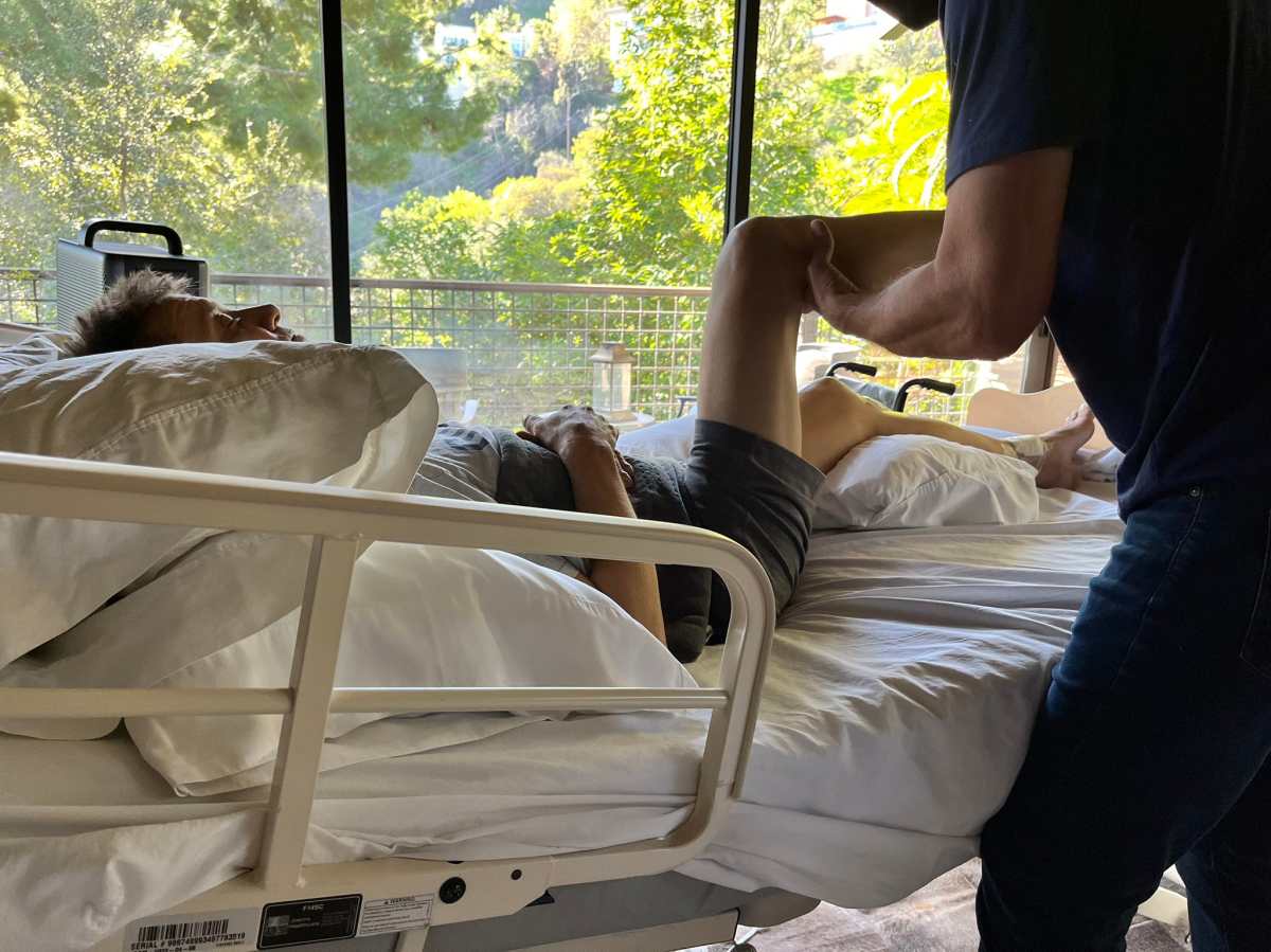 Jeremy Renner comparte emotivo mensaje sobre su salud: “Estos más de 30 huesos rotos se repararán”