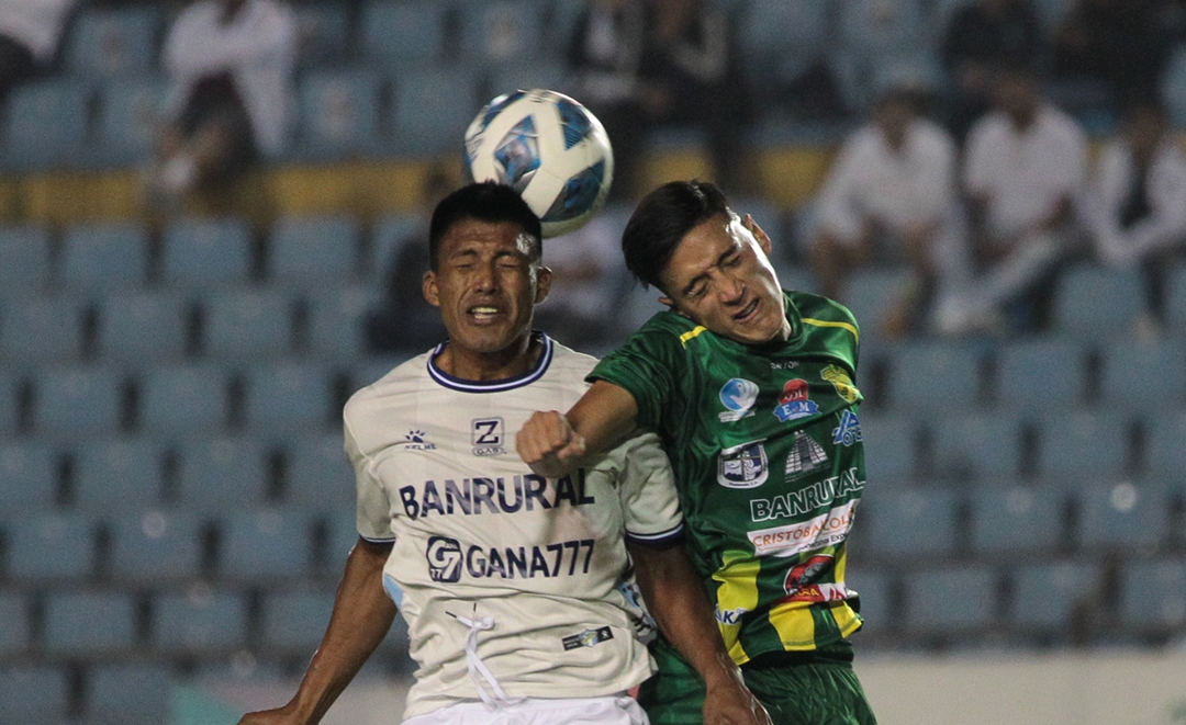 Comunicaciones y Xinabajul no pasaron de un triste empate en el Guamuch Flores. Foto Prensa Libre (Comunicaciones FC)