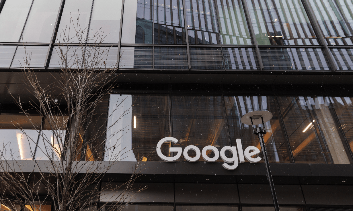 El director ejecutivo de Google, Sundar Pichai, anunció por correo electrónico al personal de la empresa los próximos despidos de 12 mil empleados. (Foto Prensa Libre: EFE)