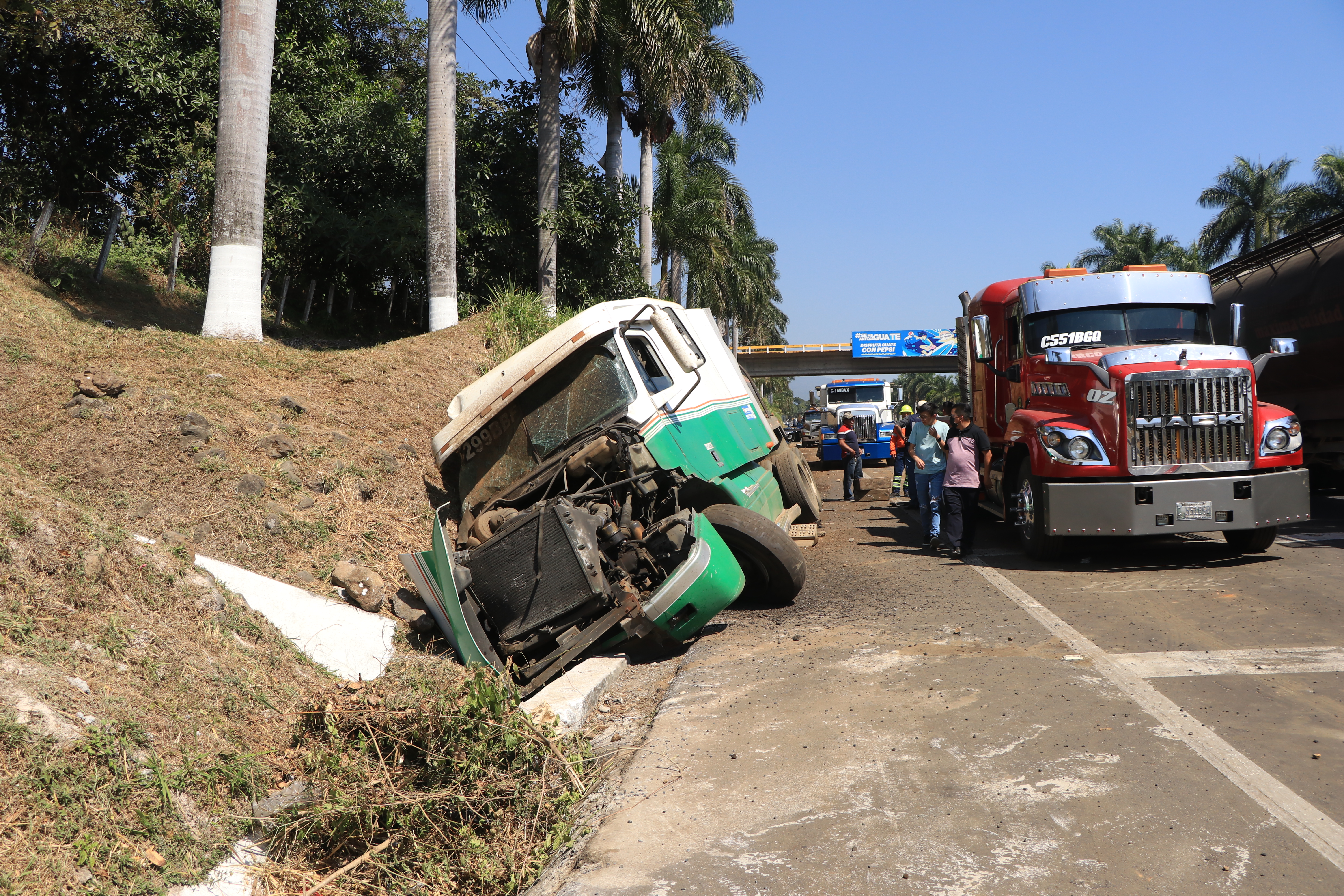 Accidente en el km 54 de la Autopista Palín-Escuintla. 