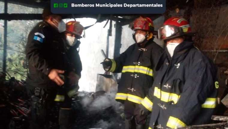 Siete personas murieron en un incendio que se registró en una casa de la zona 1 de Sibinal, San Marcos. 
(Foto Prensa Libre: Bomberos Municipales Departamentales)