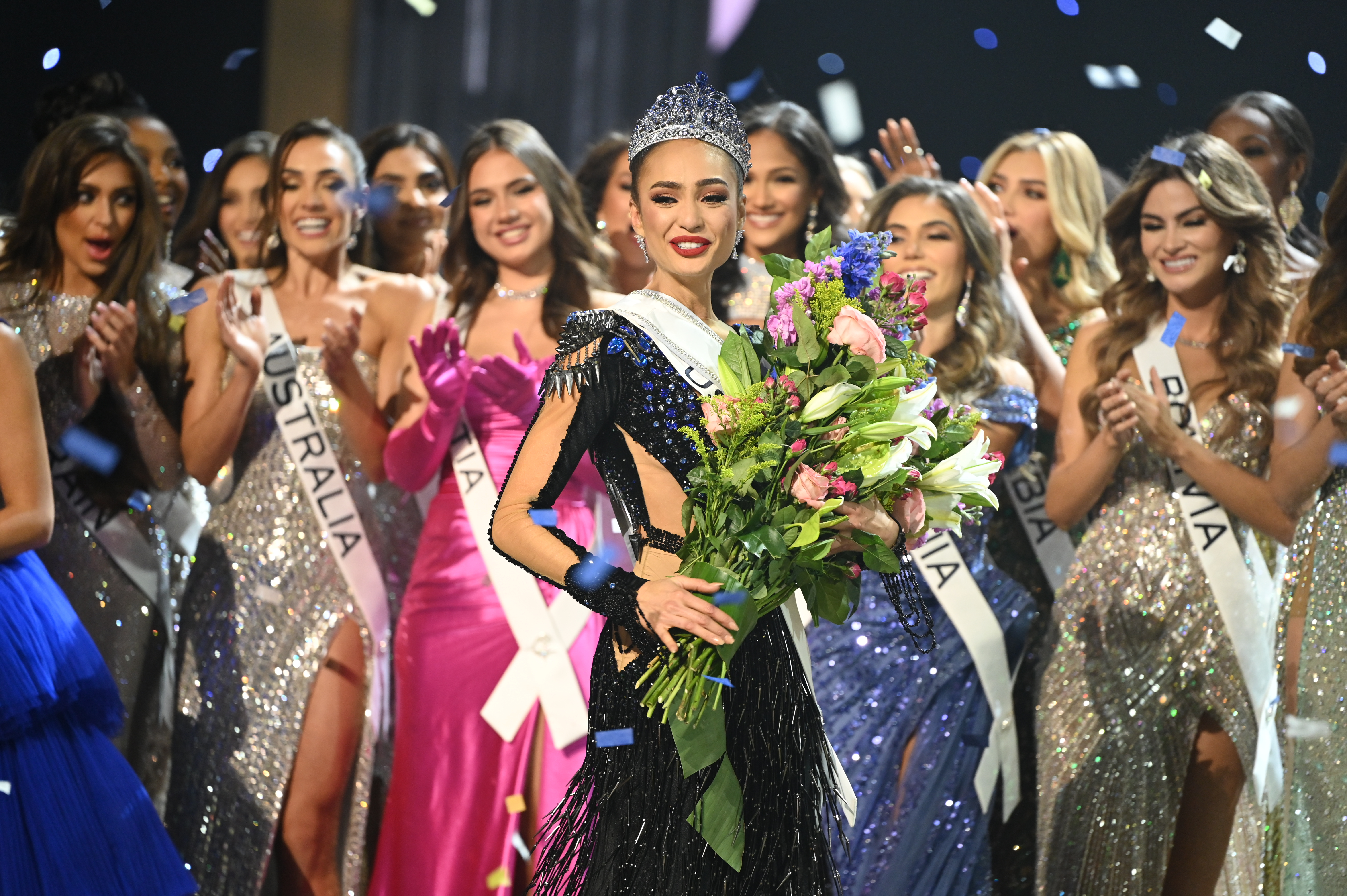 Una de las sorpresas de Miss Universos fue conocer el próximo país anfitrión: El Salvador.  (Foto Prensa Libre: EFE)