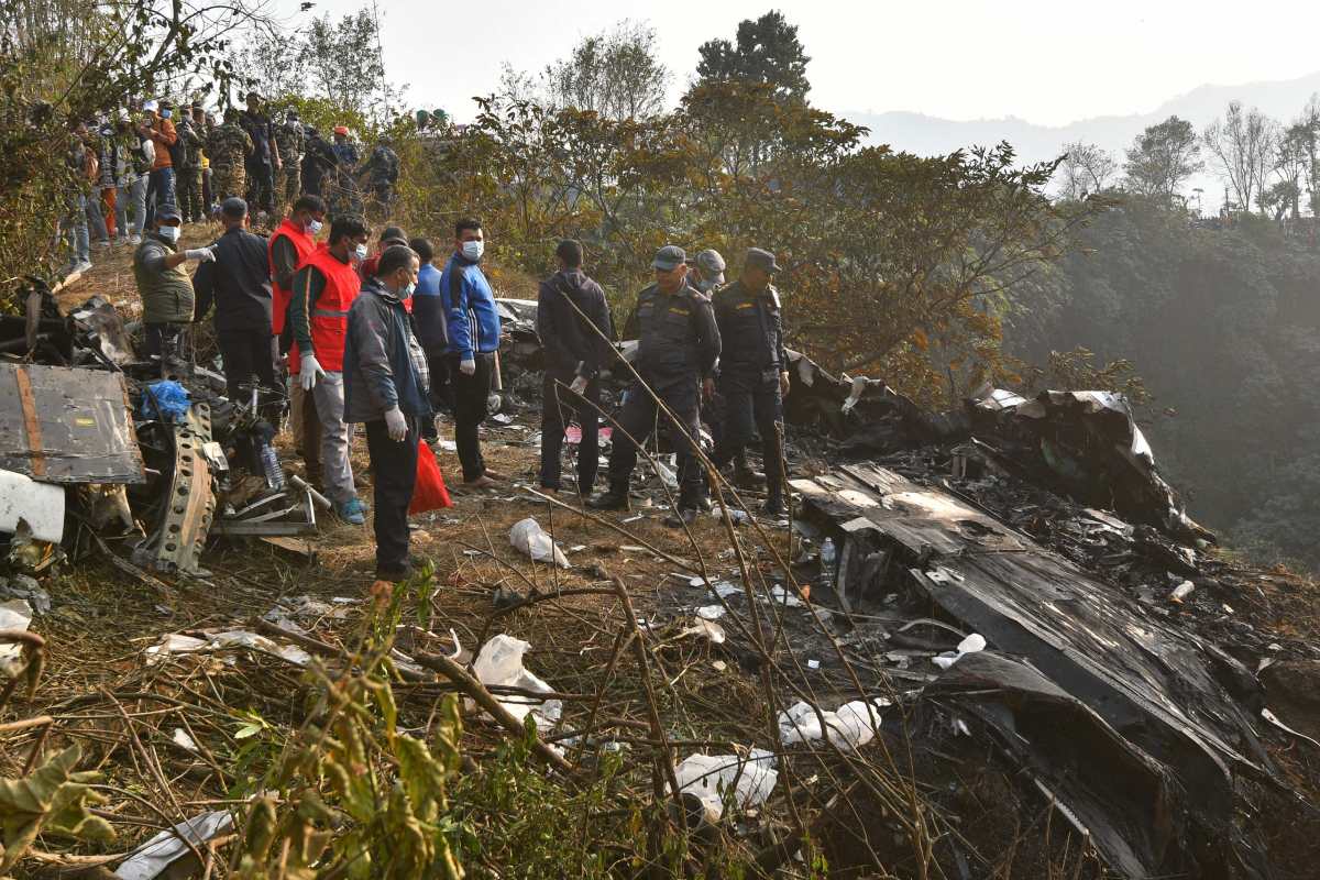 IMÁGENES: Avión se accidenta en Nepal y deja decenas de víctimas