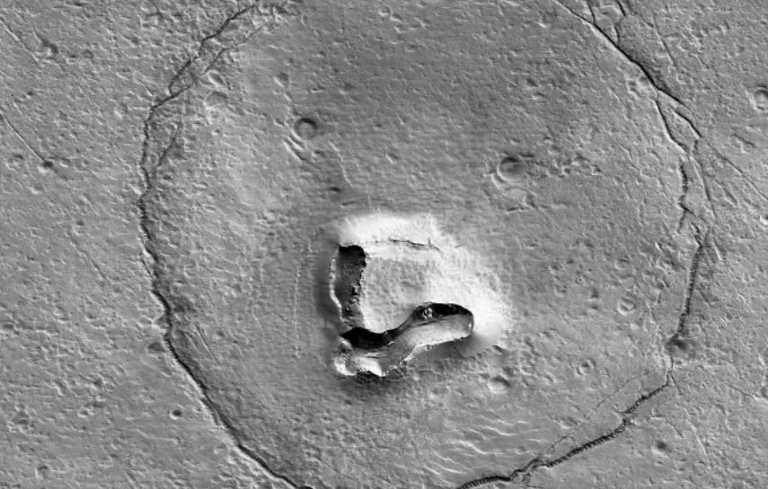 ¿Un “oso” en Marte?: científicos captan una peculiar silueta en la superficie del planeta y explican las posibles causas de su formación