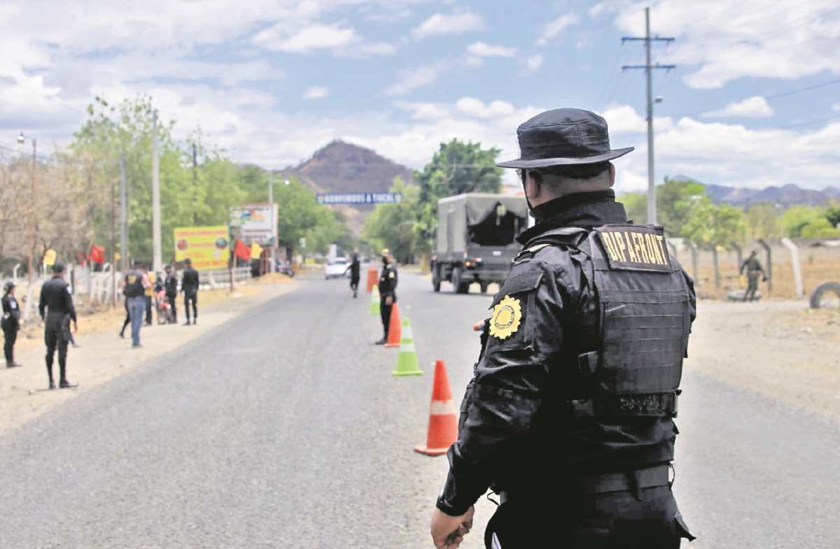 Un operativo policial en las cercanías de la frontera Guatemala-El Salvador. (Foto Prensa Libre: Hemeroteca PL)