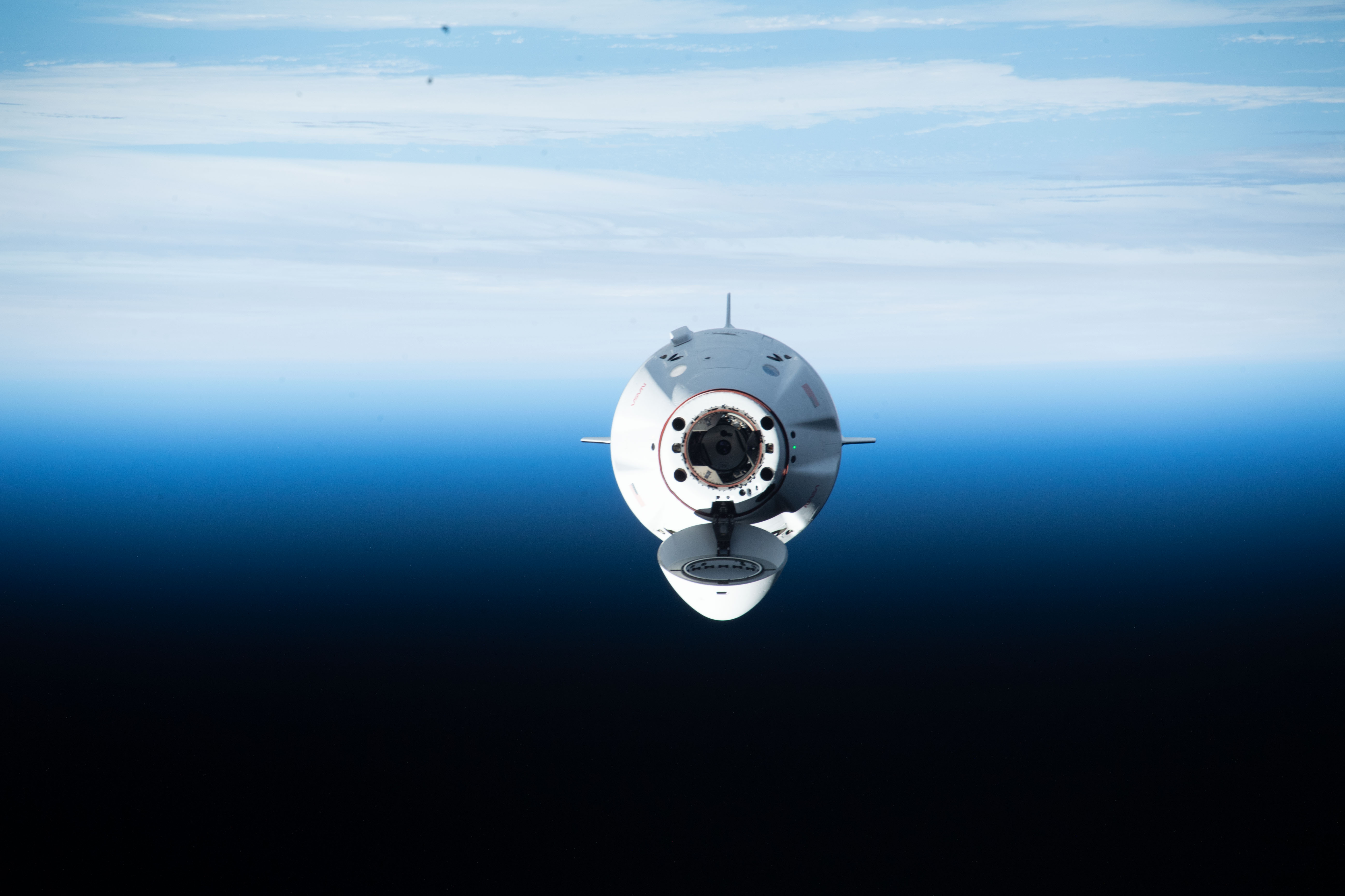 Una foto proporcionada por la Nasa muestra la nave espacial Crew Dragon Endurance de SpaceX acercándose a la Estación Espacial Internacional, a 266 millas sobre el Océano Índico al suroeste de Australia, el 6 de octubre de 2022. (Foto Prensa Libre: Nasa / The New York Times) 