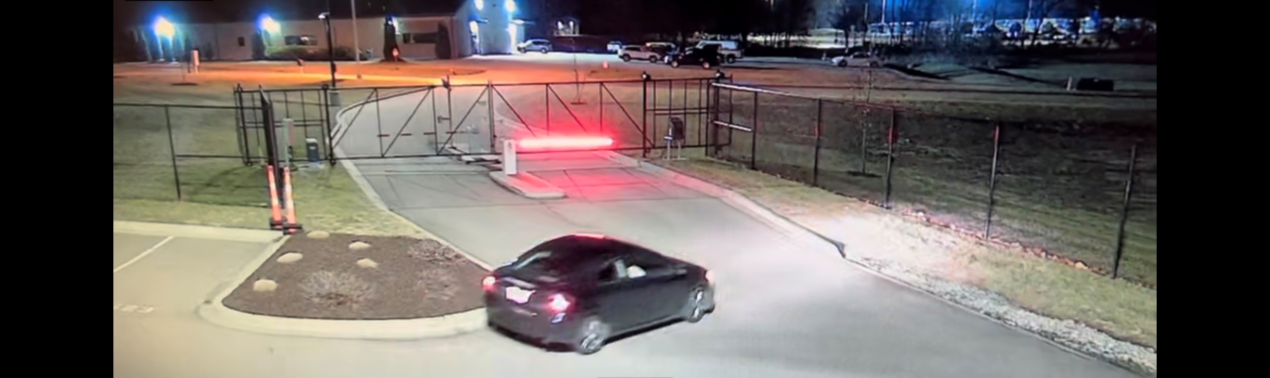 Reos escapan en un vehículo en una cárcel de Misuri, EE. UU. (Foto Prensa Libre: Facebook St. Francois County Sheriff's Department)