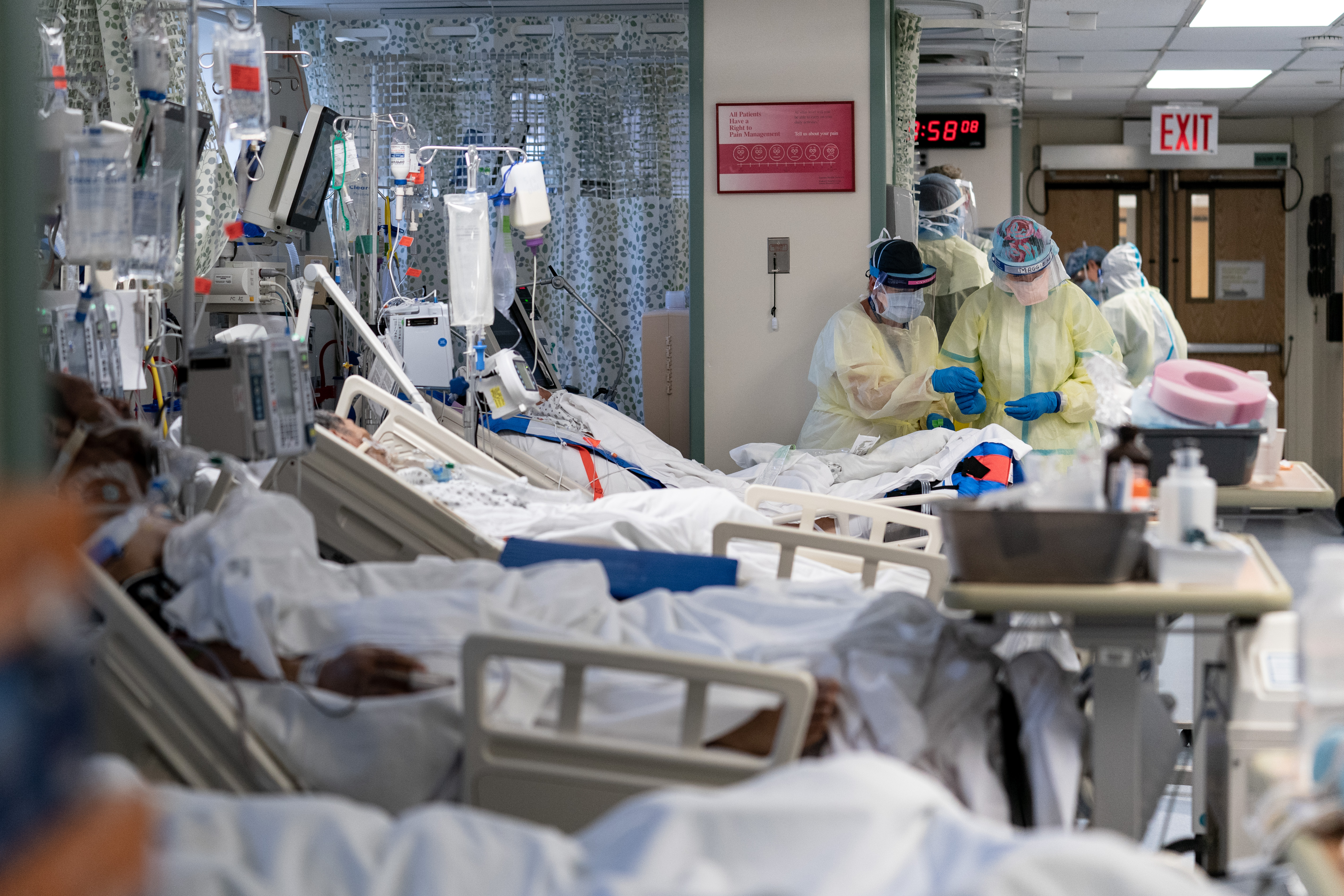 Una sala para pacientes con covid en el Hospital Elmhurst de Queens el 8 de mayo de 2020.  
 (Foto Prensa Libre: Erin Schaff/The New York Times)