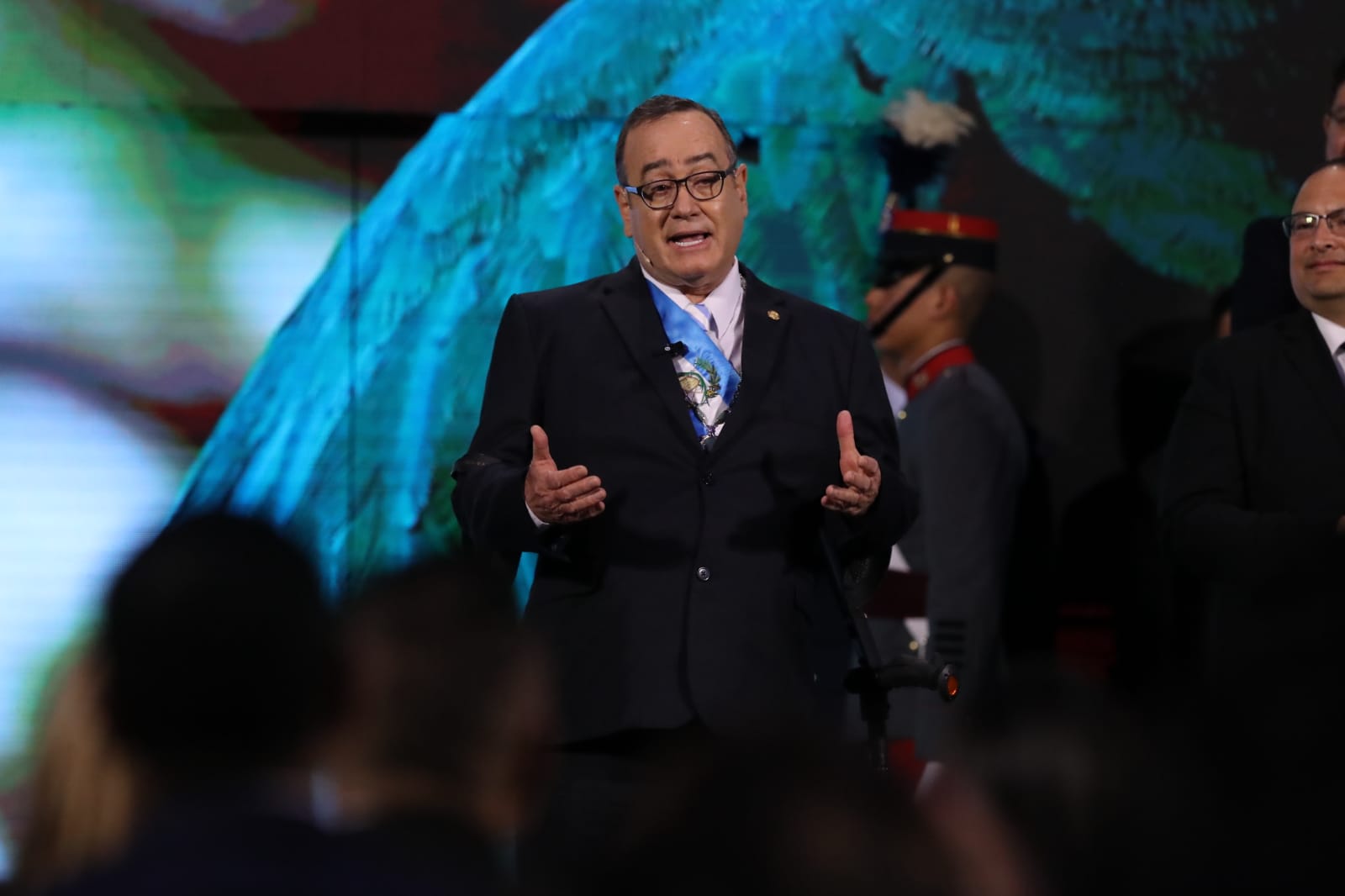 El presidente guatemalteco, Alejandro Giammattei, se dirige a los asistentes a la presentación de su informe de tercer año de gobierno, acto que se desarrolló en el Palacio Nacional de la Cultura. (Foto Prensa Libre: Elmer Vargas)