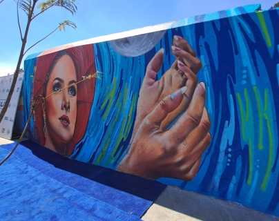 Así luce el mural que rinde homenaje a Ivana Batchelor en Quetzaltenango